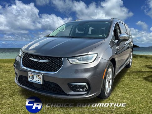 Used 2022 Chrysler Pacifica Limited image 1