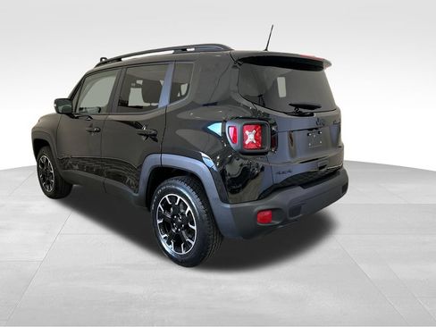 Used 2023 Jeep Renegade Latitude AWD/4WD image 3