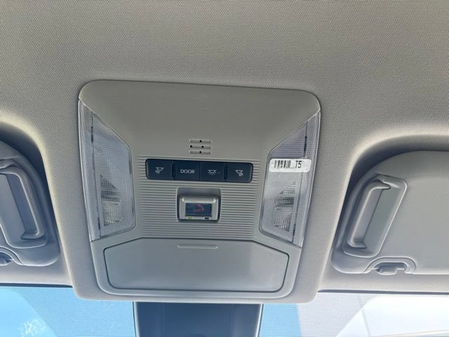 Used 2025 Toyota RAV4 XLE AWD/4WD image 19