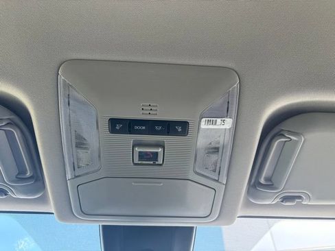 Used 2025 Toyota RAV4 XLE AWD/4WD image 19