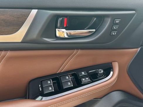 Used 2018 Subaru Outback 3.6R Touring image 13