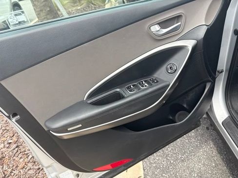 Used 2018 Hyundai Santa Fe SE FWD image 6