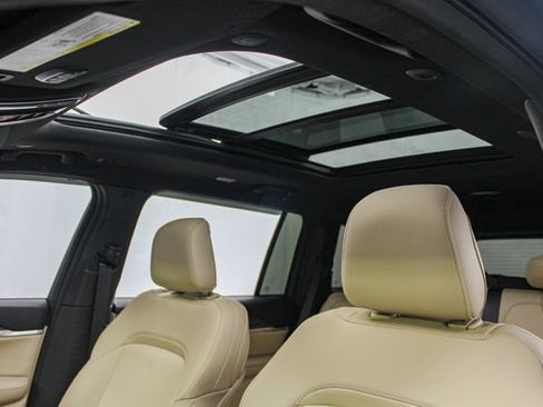 Used 2025 Jeep Grand Cherokee L Limited w/ Black Appearance Package AWD/4WD image 19