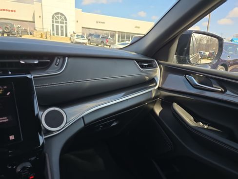 Used 2023 Jeep Grand Cherokee Altitude image 25