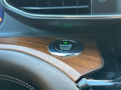 Used 2021 Ford Explorer King Ranch w/ Premium Technology Package image 35