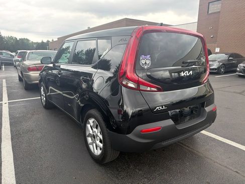 Used 2022 Kia Soul S FWD image 2