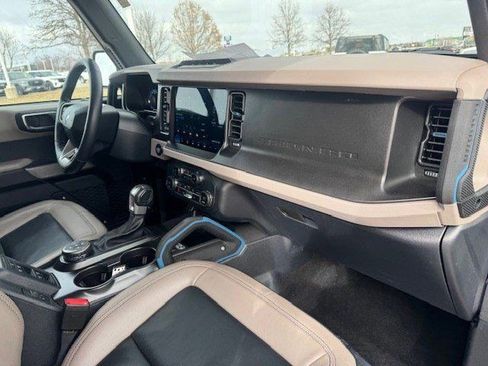 Used 2023 Ford Bronco Wildtrak image 33