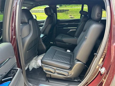 New 2026 Cadillac Escalade IQ Luxury 1 w/ LPO, Floor Liner Package image 17