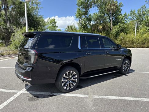 New 2026 Chevrolet Suburban High Country w/ Sun And Tow Package AWD/4WD image 3