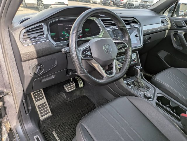 Used 2023 Volkswagen Tiguan SE R-Line AWD/4WD image 8