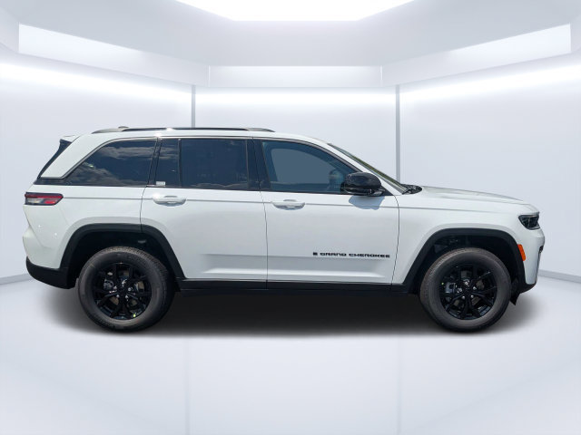 New 2026 Jeep Grand Cherokee Altitude AWD/4WD image 2