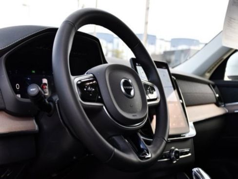 Certified 2025 Volvo XC90 B6 Plus image 11