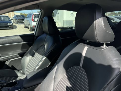 Used 2024 Toyota Camry SE image 20