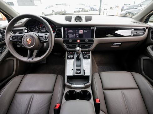 Certified 2025 Porsche Macan image 26