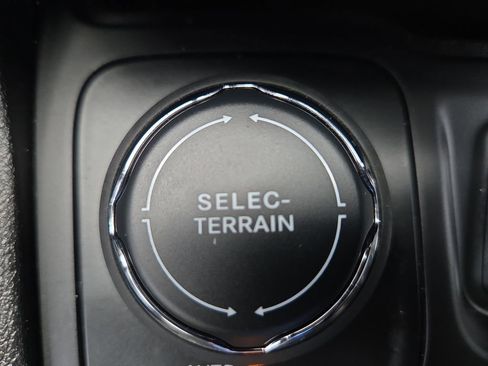 Used 2021 Jeep Cherokee Latitude image 27