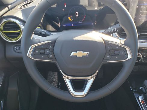 New 2026 Chevrolet Trax LT w/ Sunroof Package image 25