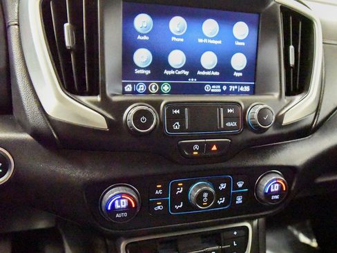 Used 2024 GMC Terrain SLT image 18