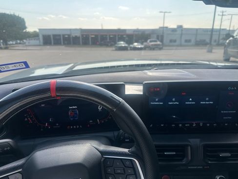 Used 2025 Ford Mustang Coupe RWD image 13