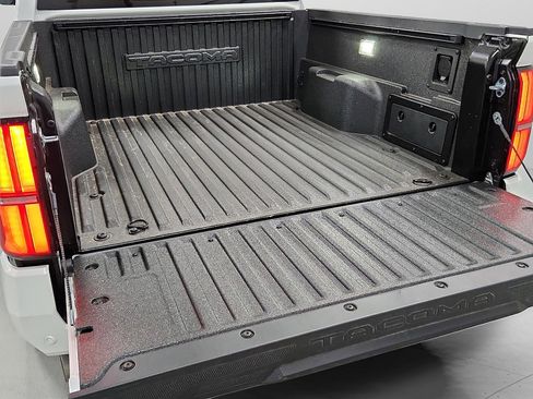 Used 2025 Toyota Tacoma TRD Sport w/ TRD Sport Upgrade Package image 8