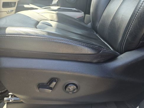 Used 2022 Chrysler Pacifica Touring-L FWD image 9