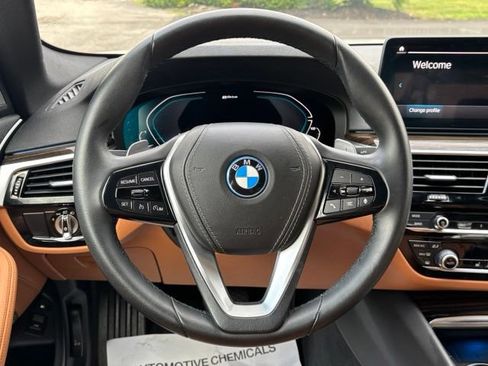 Used 2023 BMW 530e w/ Premium Package RWD image 20