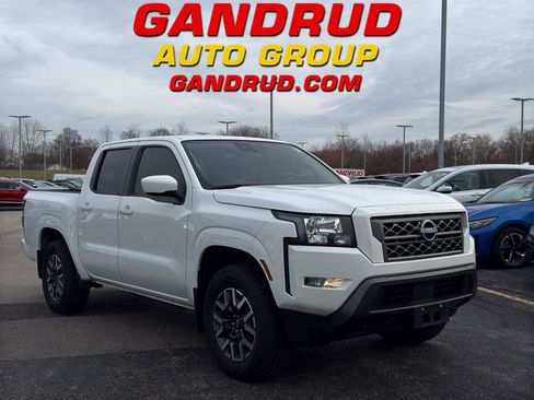 Certified 2022 Nissan Frontier SV image 1