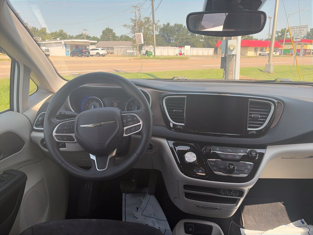 Used 2024 Chrysler Voyager LX FWD image 12