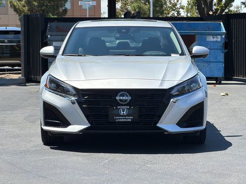 Used 2024 Nissan Altima 2.5 SL FWD image 9