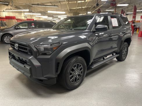 Used 2025 Toyota 4Runner SR5 image 5