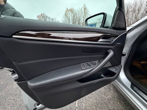 Used 2019 BMW 540i xDrive w/ Premium Package image 13