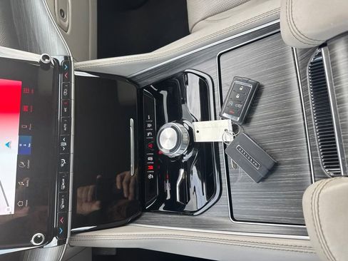 Used 2023 Jeep Wagoneer L Series II AWD/4WD image 33