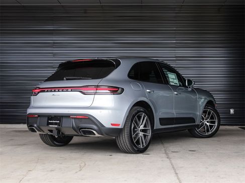 Used 2025 Porsche Macan image 7