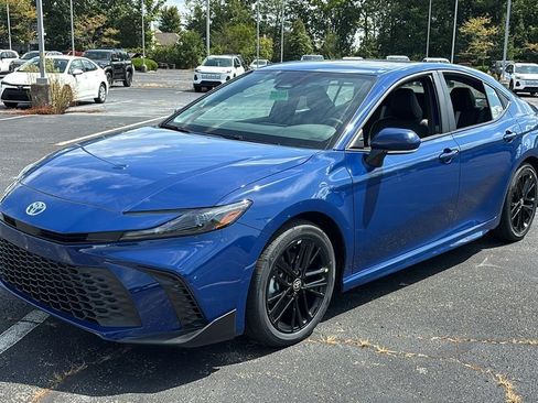 New 2026 Toyota Camry SE FWD image 3