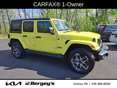 Used 2024 Jeep Wrangler Unlimited w/ Convenience Group AWD/4WD image 3
