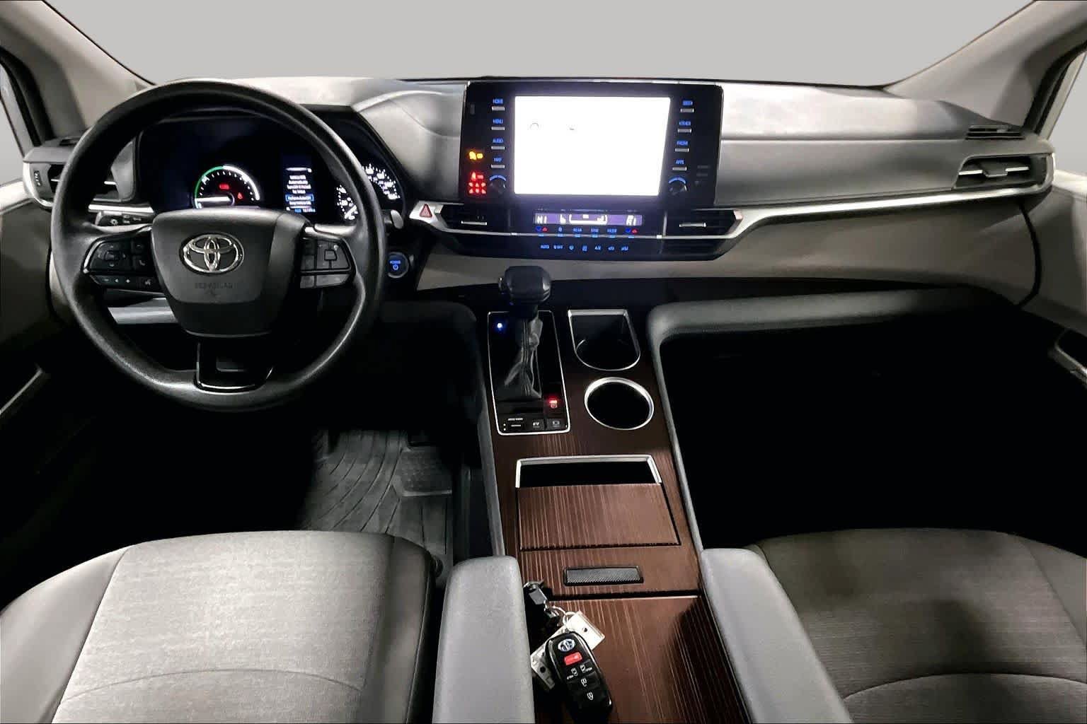 Certified 2024 Toyota Sienna LE FWD image 14