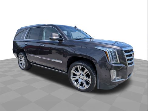 Used 2018 Cadillac Escalade Premium Luxury AWD/4WD image 2