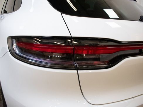 Certified 2025 Porsche Macan image 12