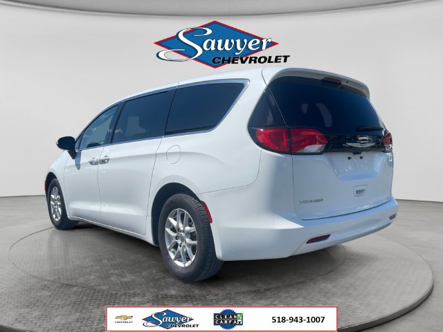 Used 2023 Chrysler Voyager LX FWD image 3