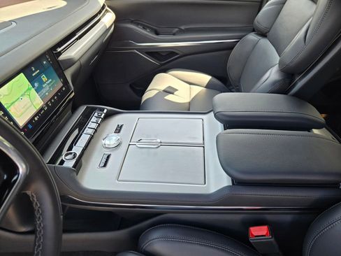New 2026 Lincoln Navigator L Reserve AWD/4WD image 11