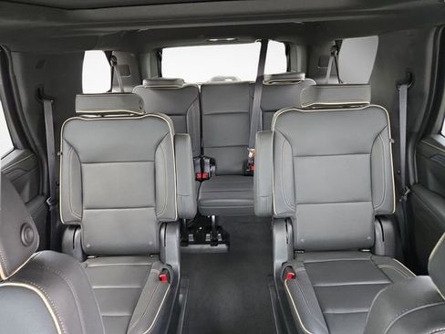 Used 2023 GMC Yukon SLT w/ SLT Premium Package AWD/4WD image 34
