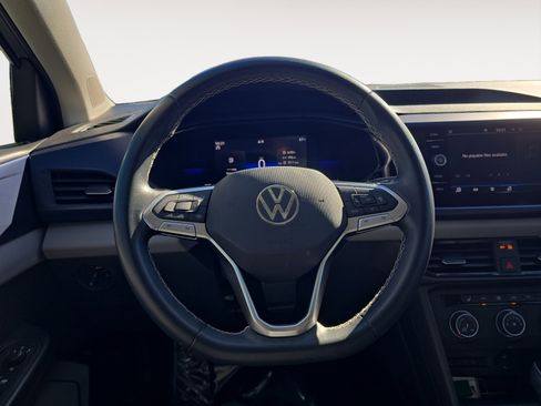 Used 2022 Volkswagen Taos SE image 13