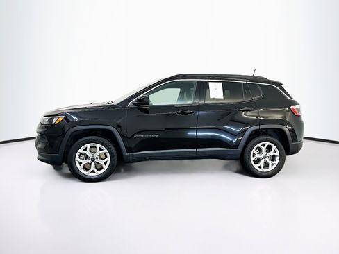 Used 2025 Jeep Compass Latitude AWD/4WD image 4