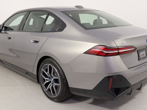 Used 2025 BMW i5 M60 image 39