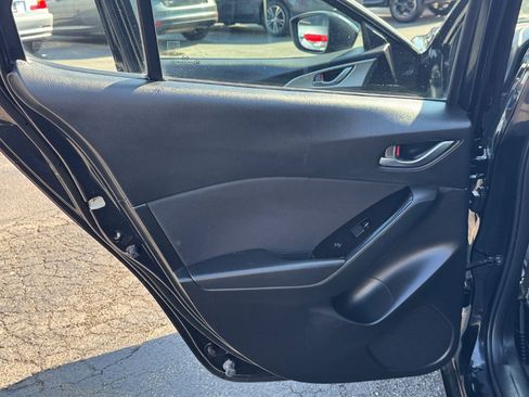 Used 2017 MAZDA MAZDA3 Sport FWD image 15