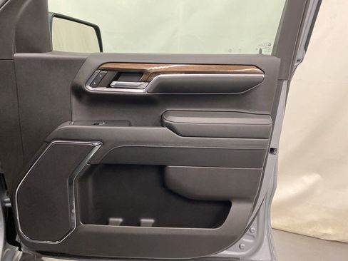 Used 2024 Chevrolet Silverado 1500 LT Trail Boss w/ Dark Appearance Package image 11