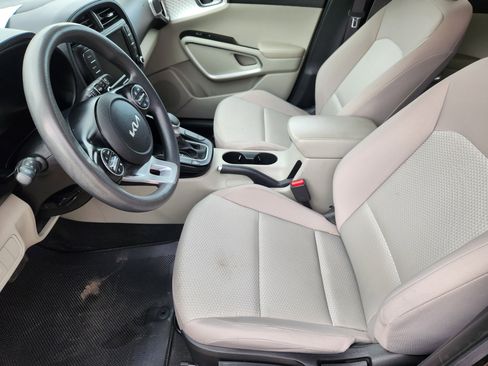 Used 2023 Kia Soul LX FWD image 9
