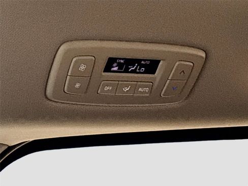 Used 2025 Kia Carnival FWD image 26