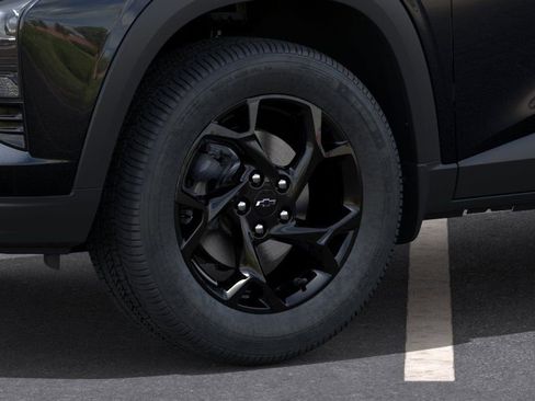 New 2026 Chevrolet Trax LT w/ Midnight Edition FWD image 9