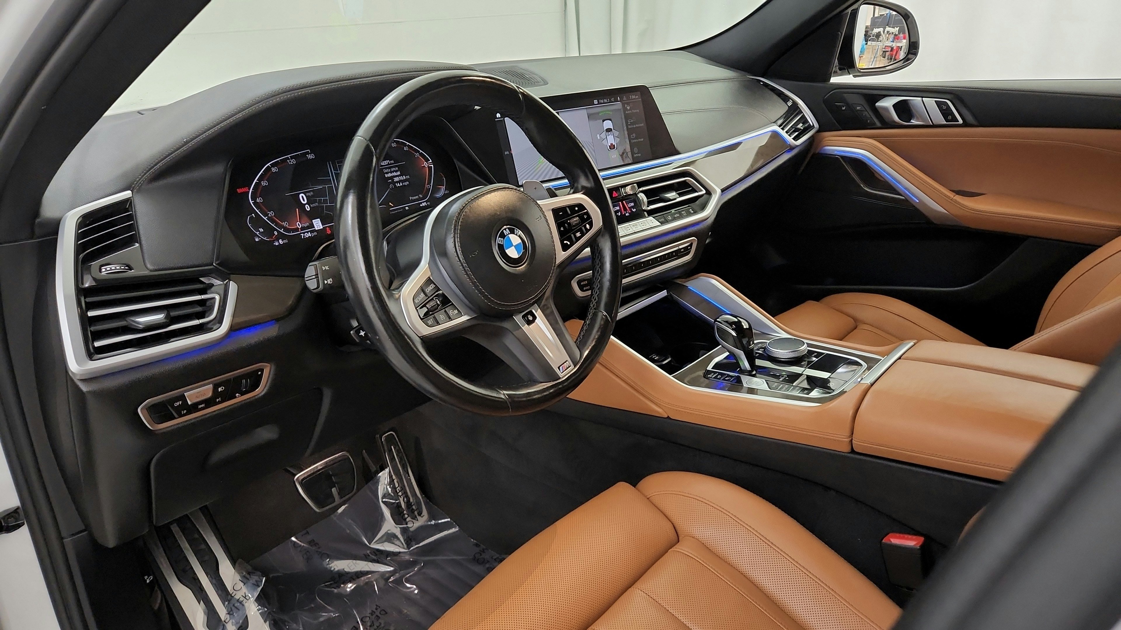 Used 2022 BMW X6 xDrive40i w/ M Sport Package AWD/4WD image 16