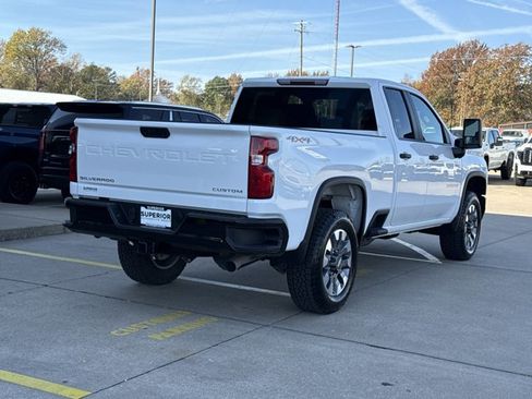 Used 2025 Chevrolet Silverado 2500 Custom w/ Custom Convenience Package image 3